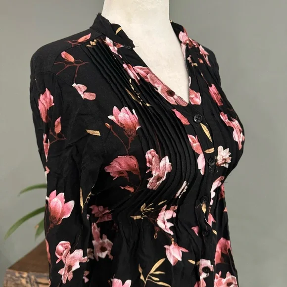 Majora Mid-Sleeve Button Up - Picture 2 of 13